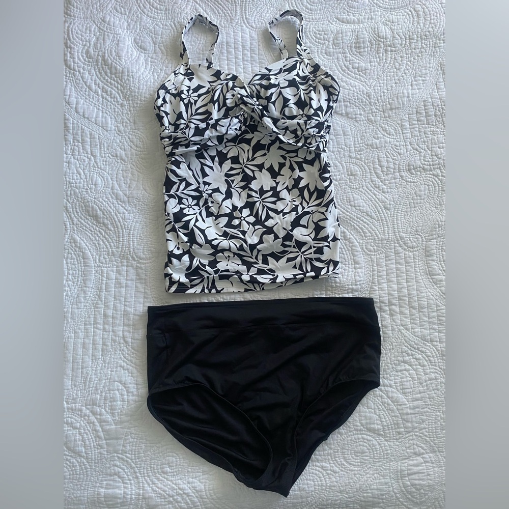 Land’s End Tankini Black and White Floral Small Top Medium Bottom